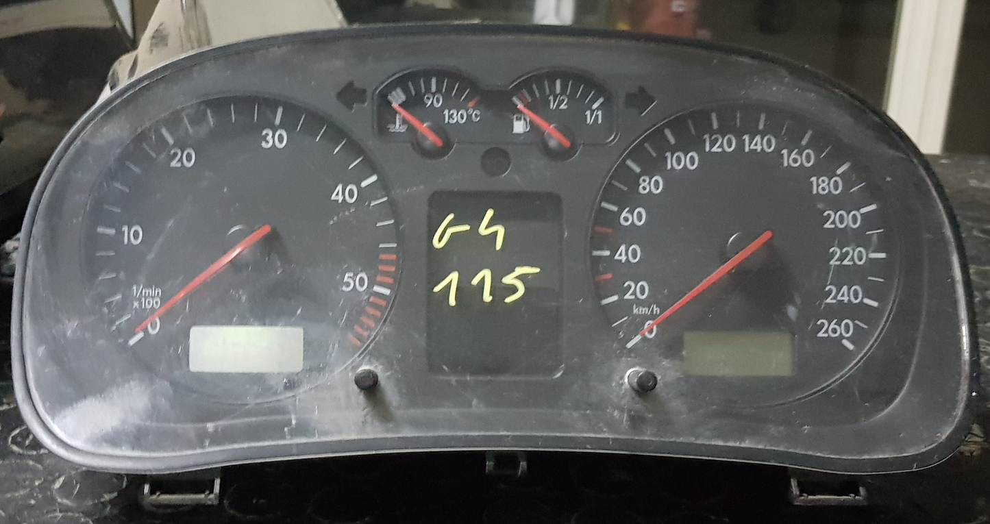 Quadro strumenti / Contachilometri Volkswagen Golf IV (4) 115cv