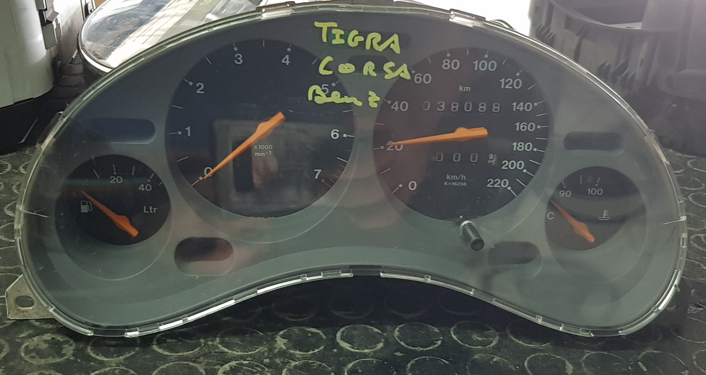 Quadro strumenti / Contachilometri Opel Corsa