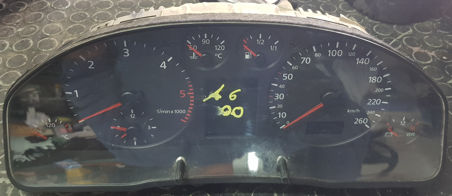 Quadro strumenti / Contachilometri Audi A6 c5