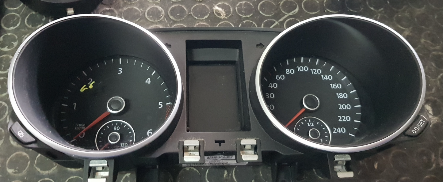 Quadro strumenti / Contachilometri Volkswagen Golf VI (6) 1.6TDI