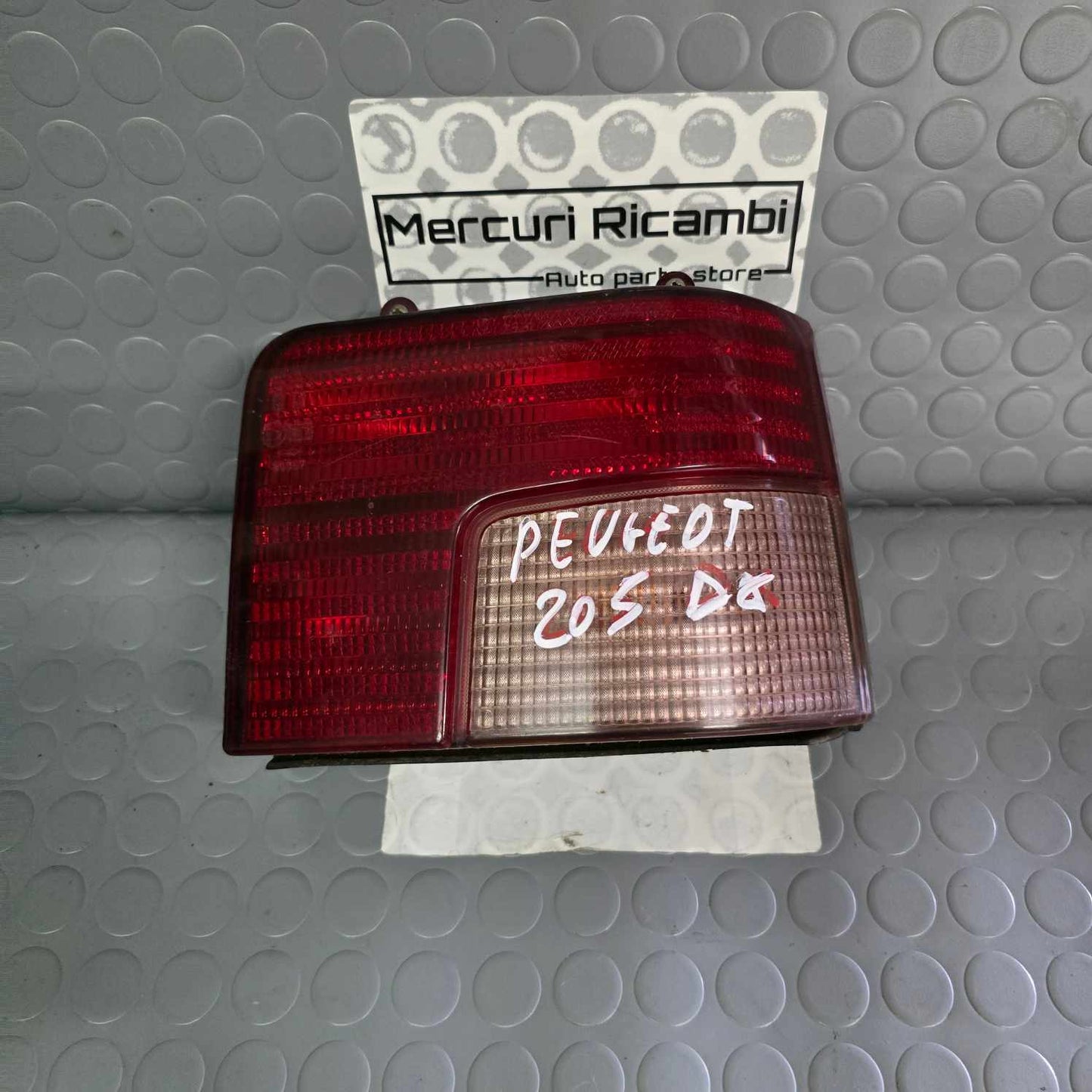Fanale posteriore destro Peugeot 205 1^ serie