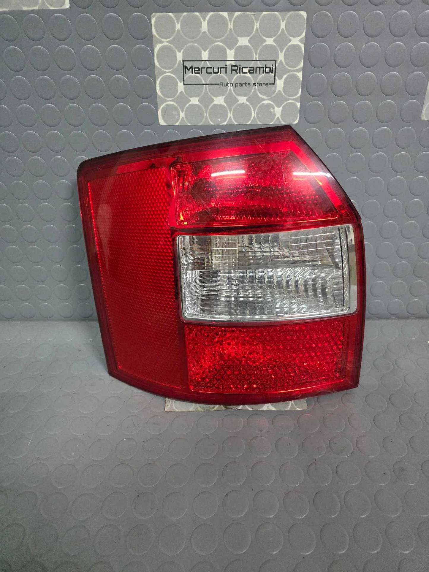 Fanale posteriore sinistro Audi A4 8E