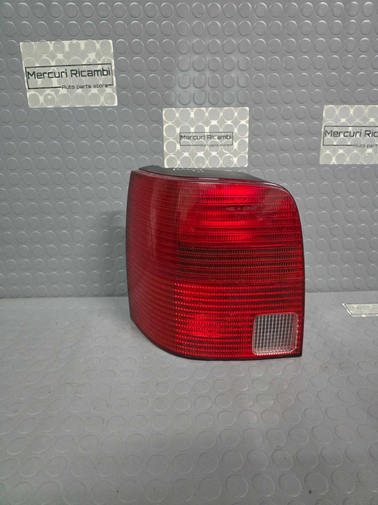 Fanale posteriore sinistro Volkswagen Passat 3B-B5 4^ serie SW