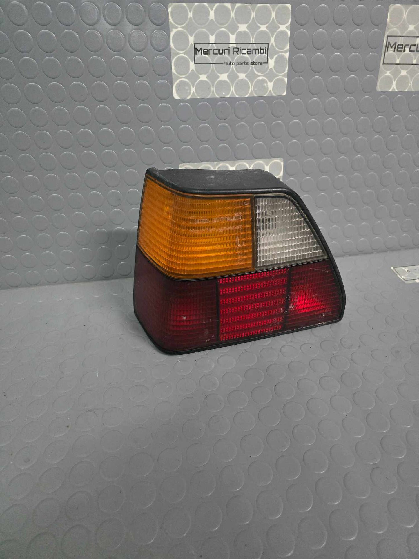 Fanale posteriore sinistro Volkswagen Golf II (2)