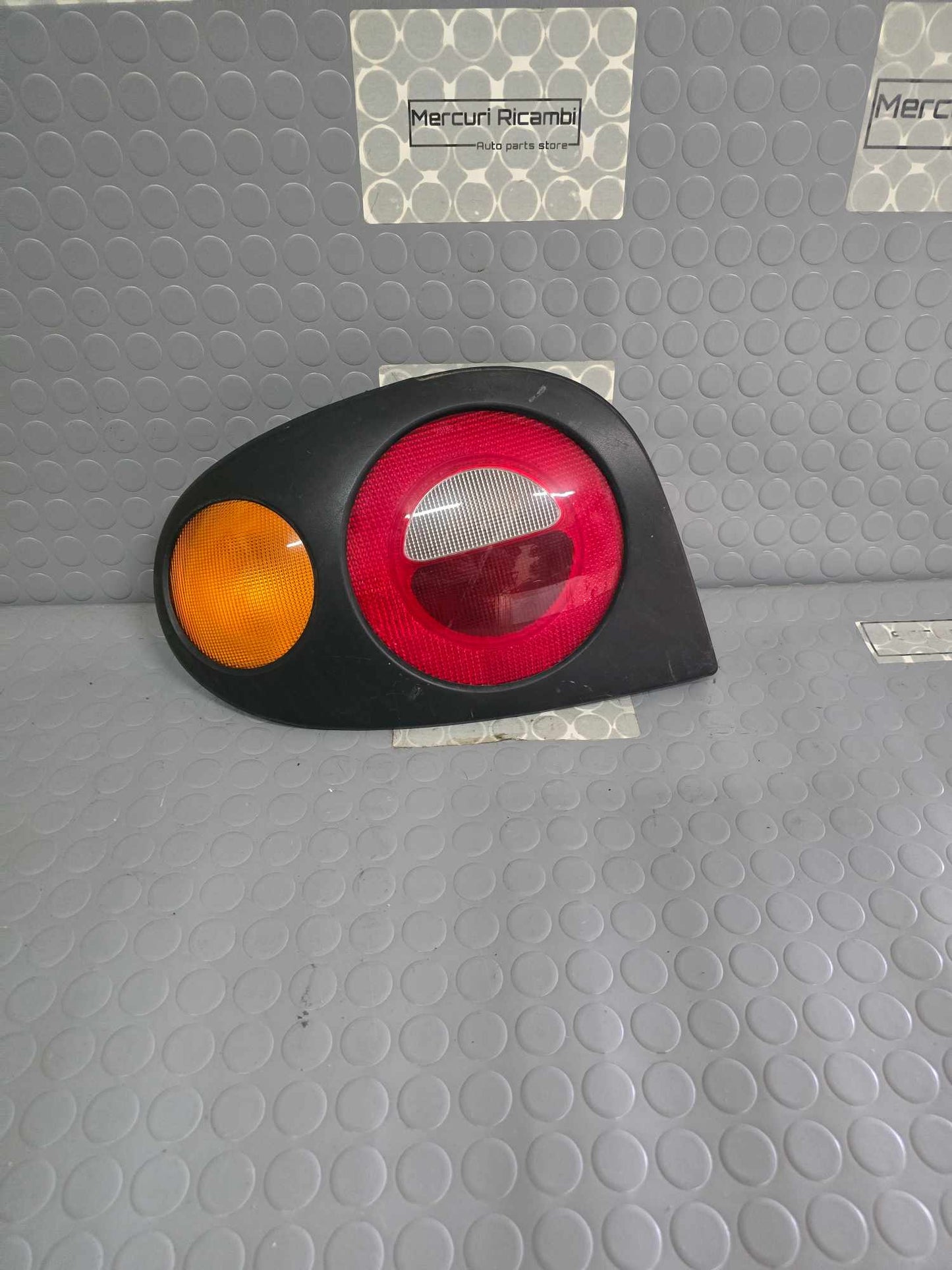 Fanale posteriore sinistro Renault Megane Coach