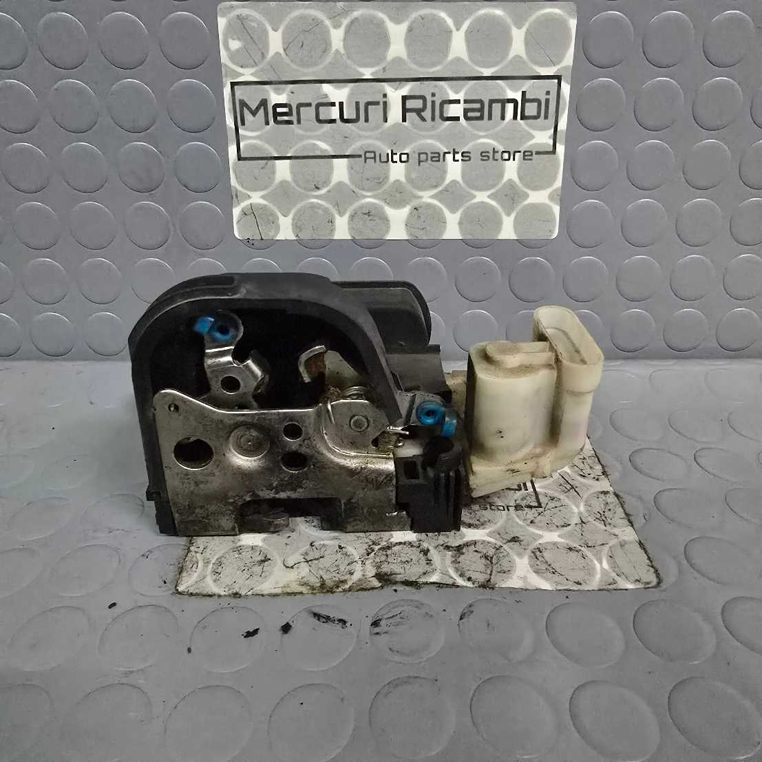 Serratura anteriore sinistra Fiat 600 2^ serie