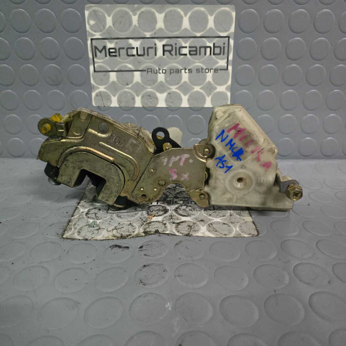 Serratura anteriore sinistra Nissan Micra 1^ serie