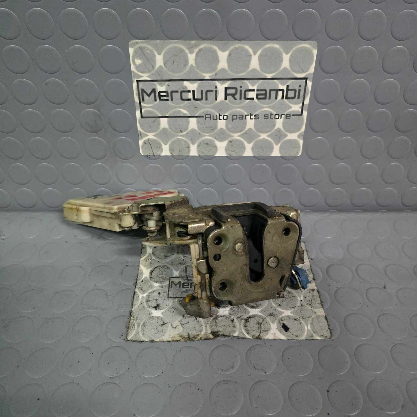 Serratura anteriore destra Nissan Micra 1^ serie