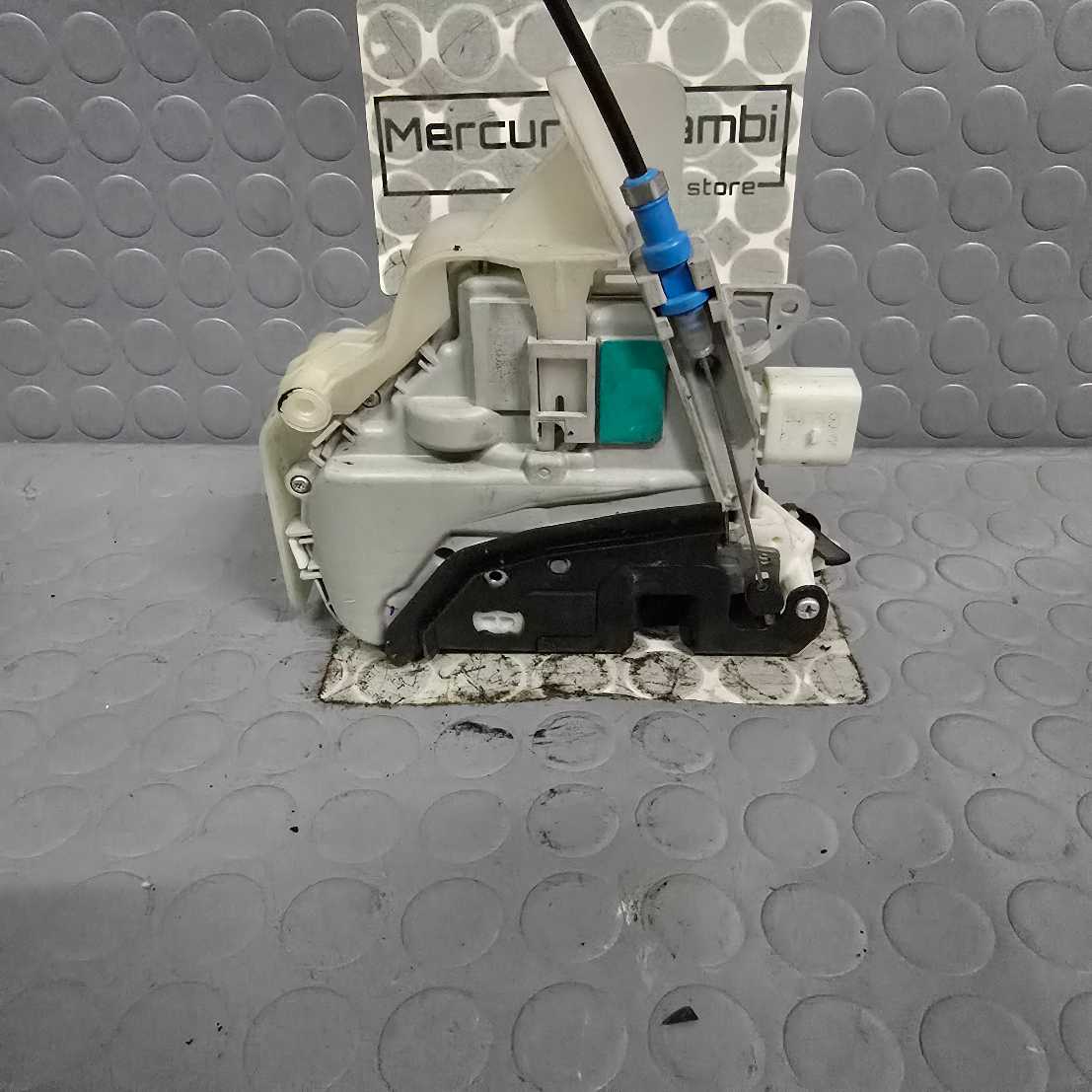 Serratura anteriore sinistra Audi Q3 8U anno 2016 1^ serie