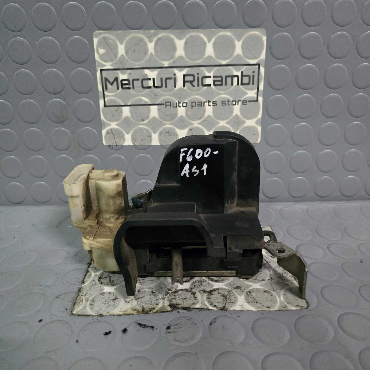 Serratura anteriore sinistra Fiat 600 2^ serie