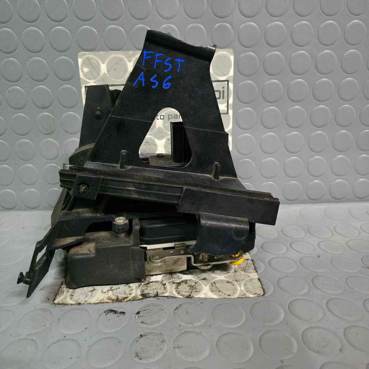 Serratura anteriore sinistra Ford Fiesta 6^ serie