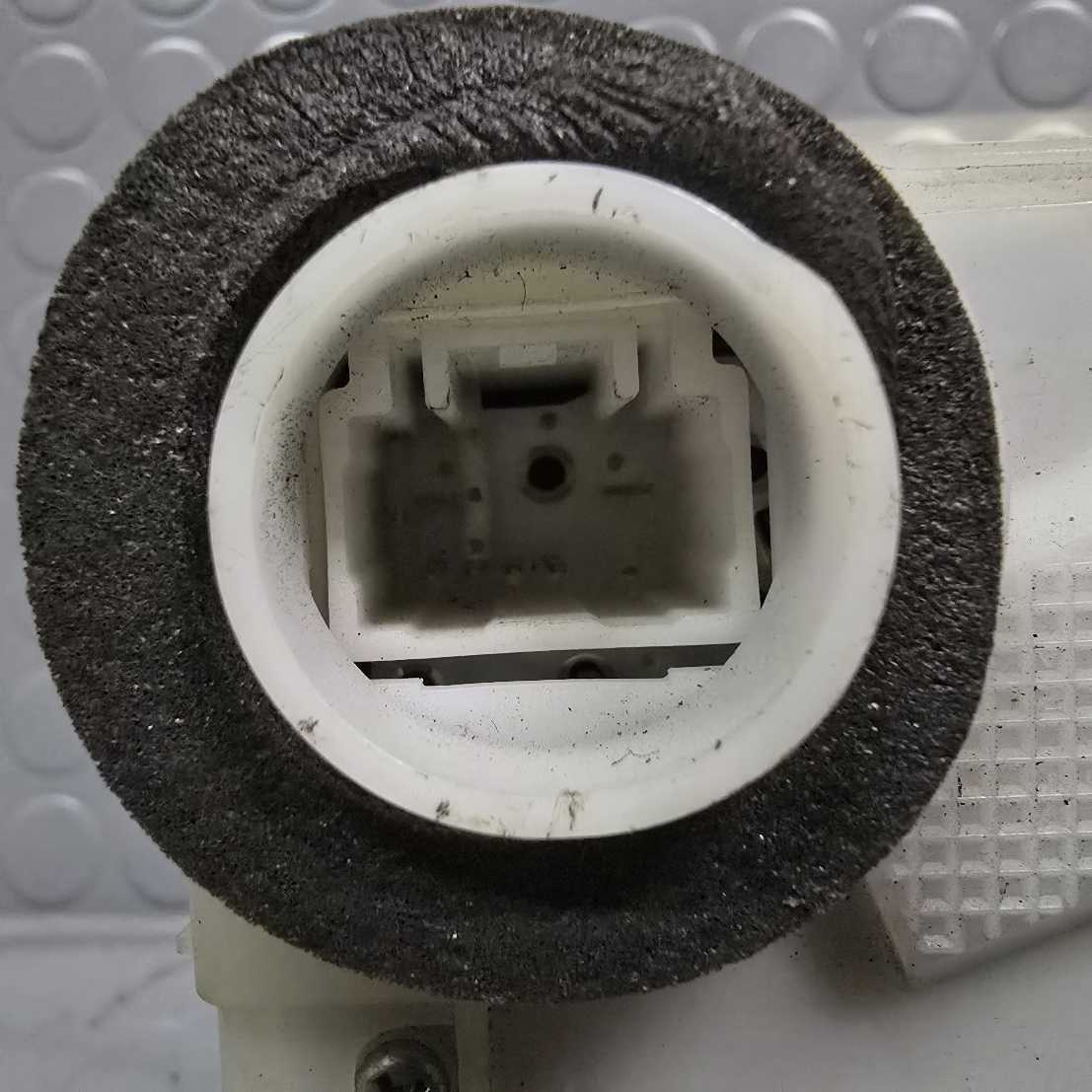 Serratura anteriore sinistra Toyota Yaris anno 2014 3^ serie