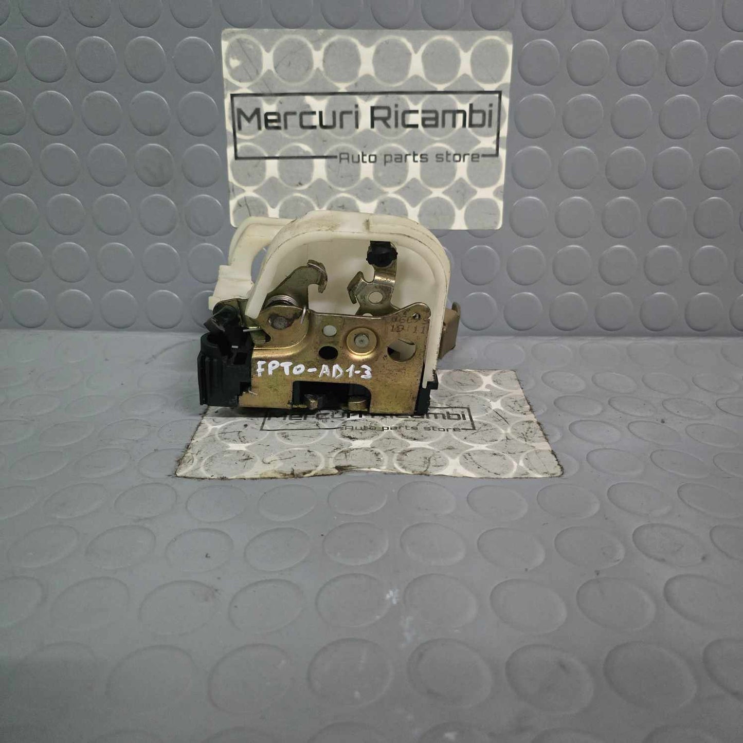 Serratura anteriore destra Fiat Punto 1^ serie